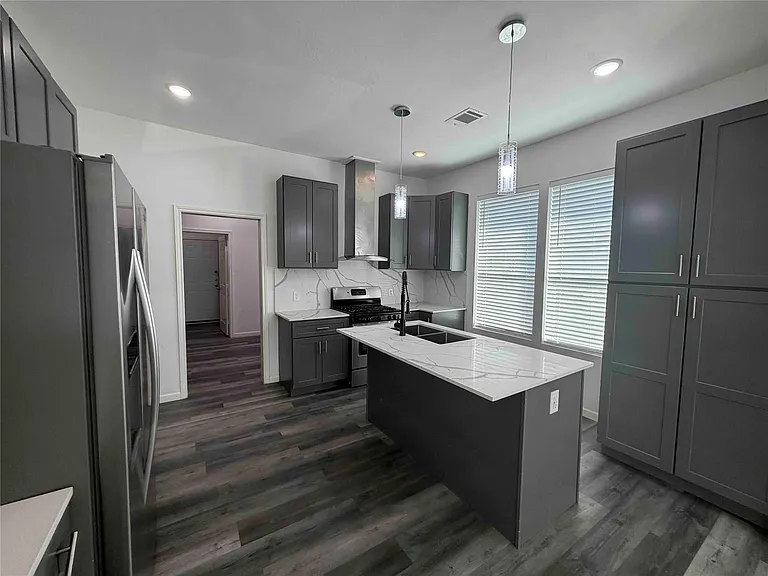 2404 Burkett St — Photo 8