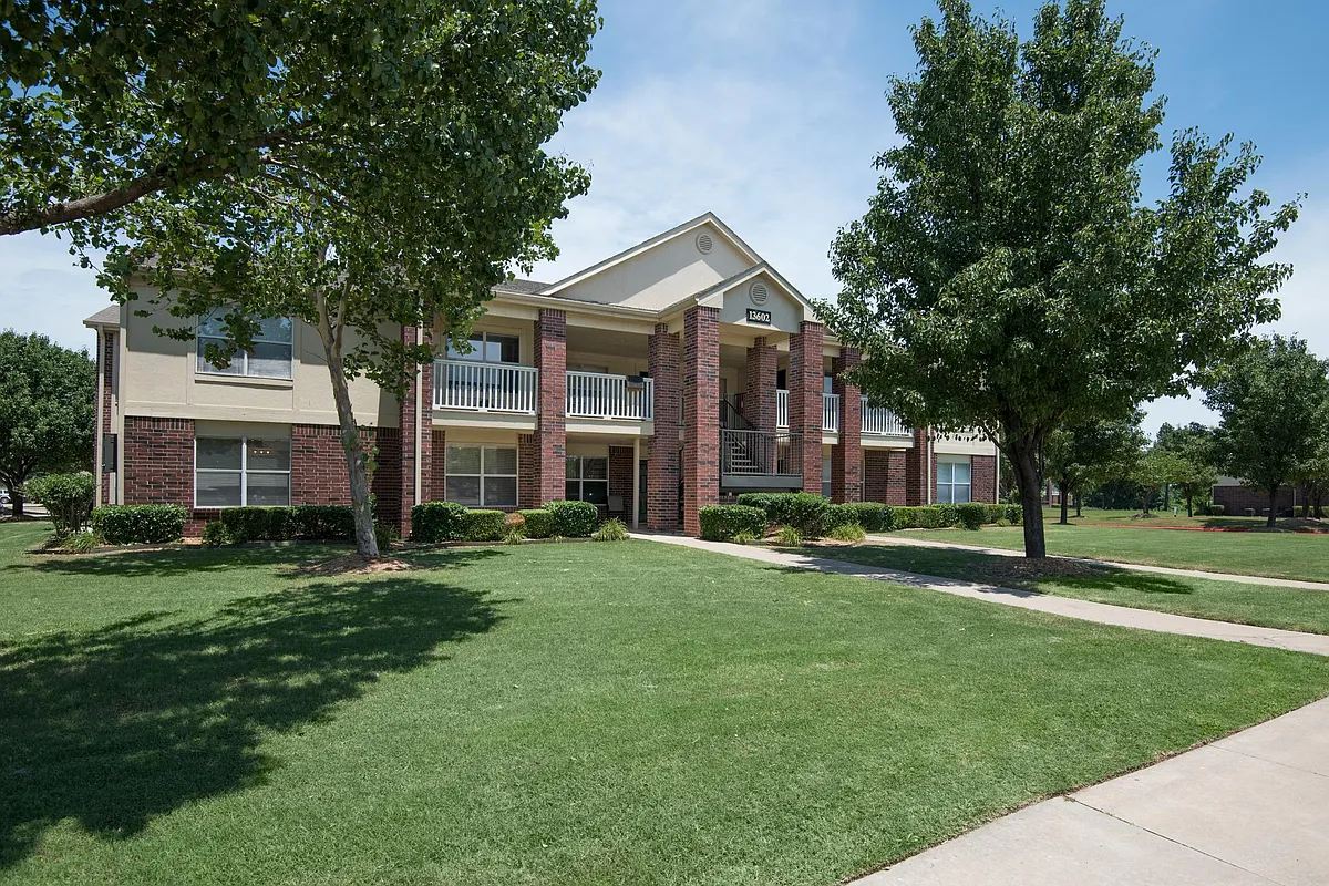 Building Photo - Greens at Owasso