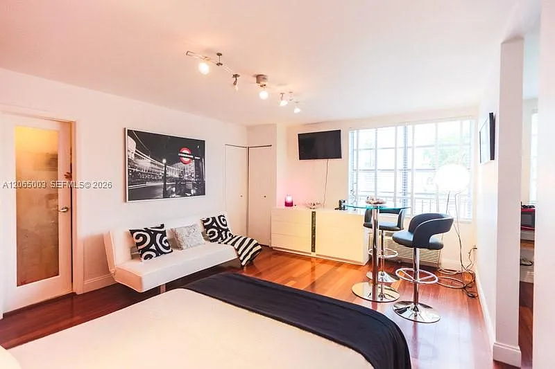 South Beach Hudson Condo — Photo 3