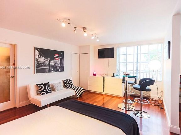 3rd image of 420 15th St APT 306