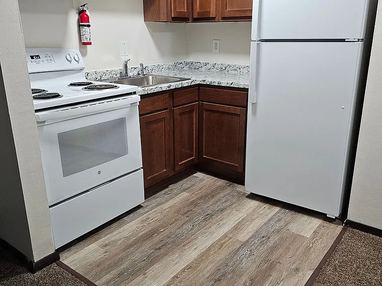 4912 Douglas Rd — Photo 13