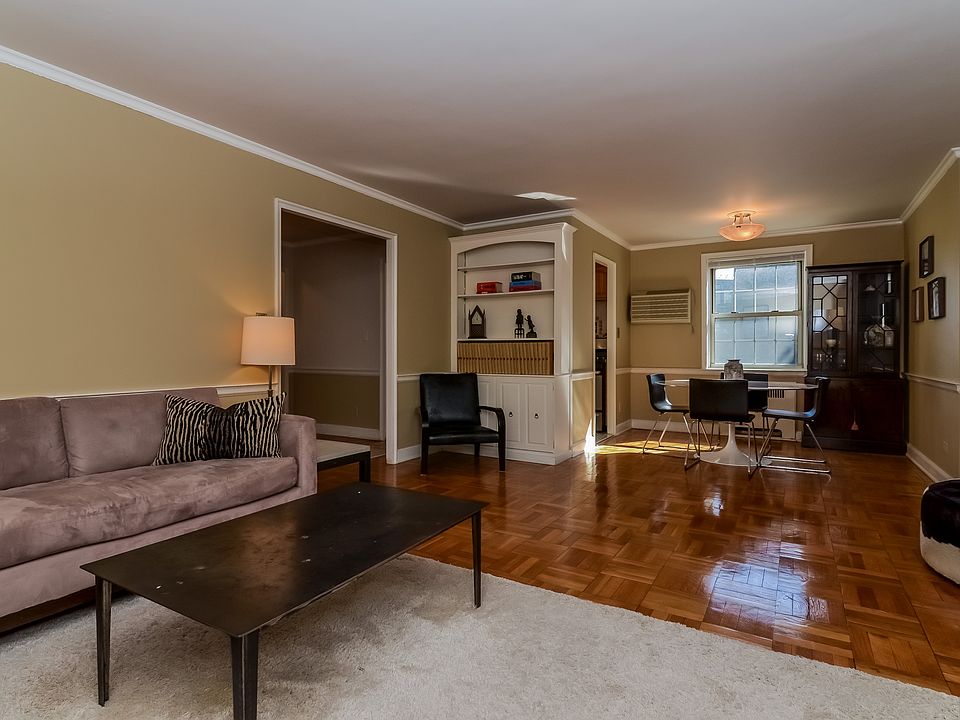 1st image of 5 Chateaux Cir APT 5D