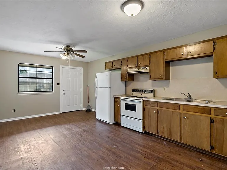 607 Wades Way #5 — Photo 5