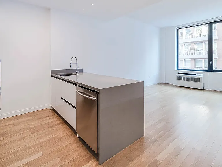 239 N 9th St #E201 — Photo 21