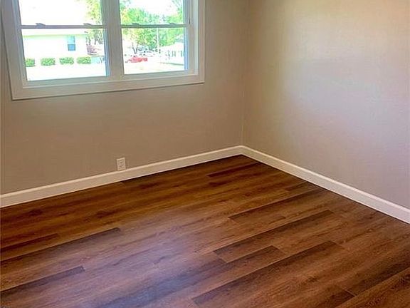 4th image of 1107 Casey St