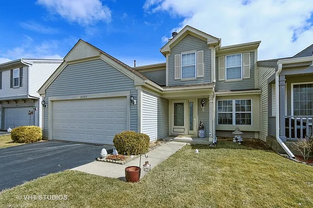 2327 Hunters Ln photo 1