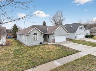 1422 Goldenrod Cir, West Bend, WI 53095