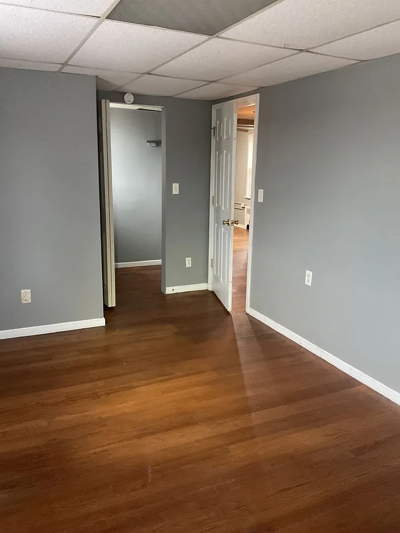 101 W Willow — Photo 2