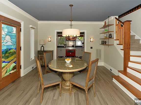 4th image of 429 Sterling Pl