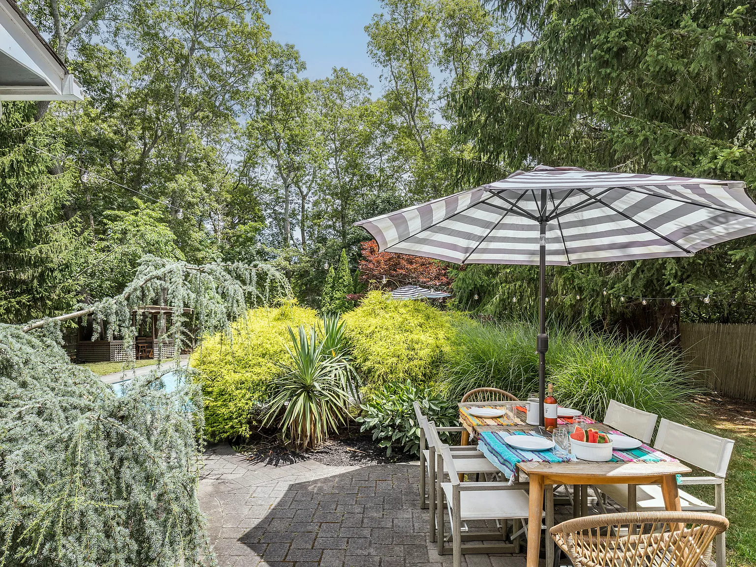Chic Beach Cottage Retreat — Photo 3