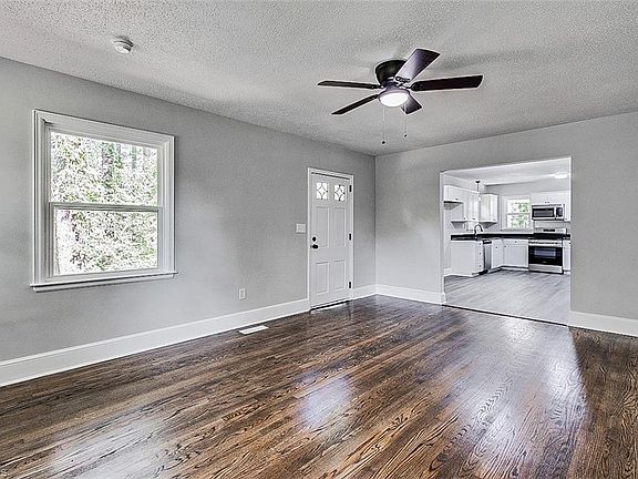 4th image of 100 Daniels St