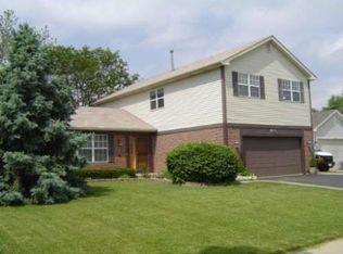 2030 Honey Locust Dr, Algonquin, IL 60102