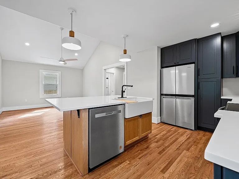 10 Amherst Ave — Photo 4