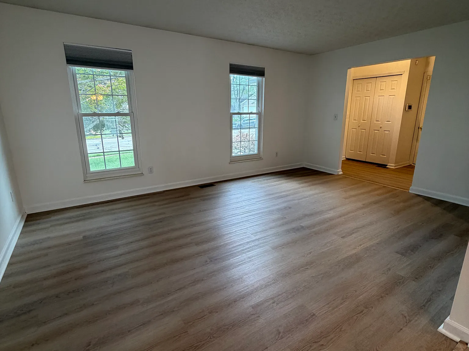 3 bed, 2303 sqft, $2,500 — Photo 2