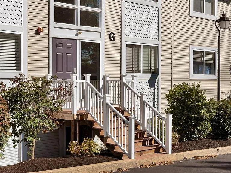 Upland Village Apartments & Condos — Photo 7