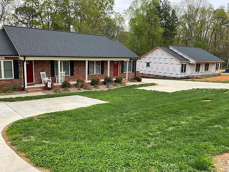 1289 Janice Rd — Photo 2
