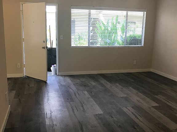 5th image of 7257 Variel Ave #4