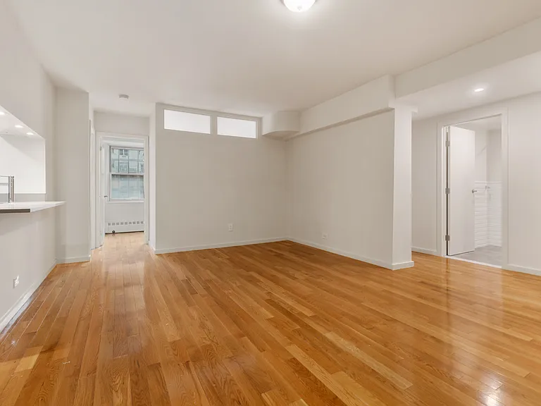 300 E 46th St #17D — Photo 3