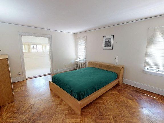 4th image of 23 Fort Hill Cir