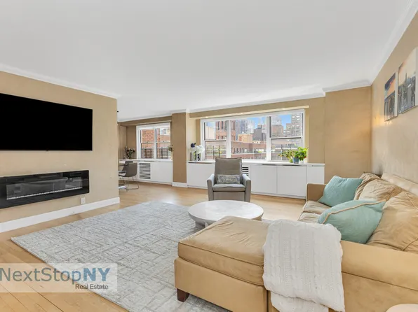1175 York Avenue image 1 of 21