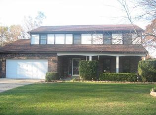 5090 Darlene Ct, Gurnee, IL 60031