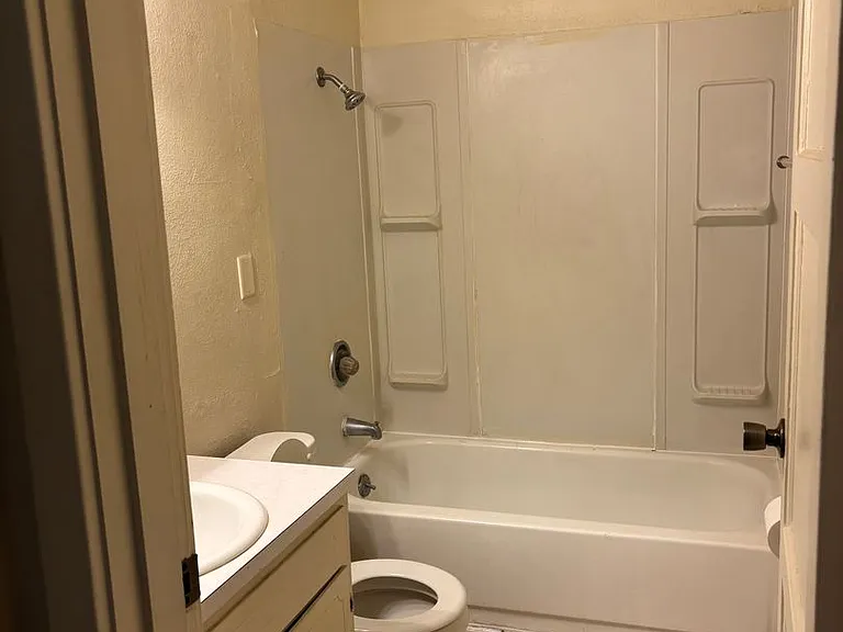2811 Grand Blvd — Photo 8