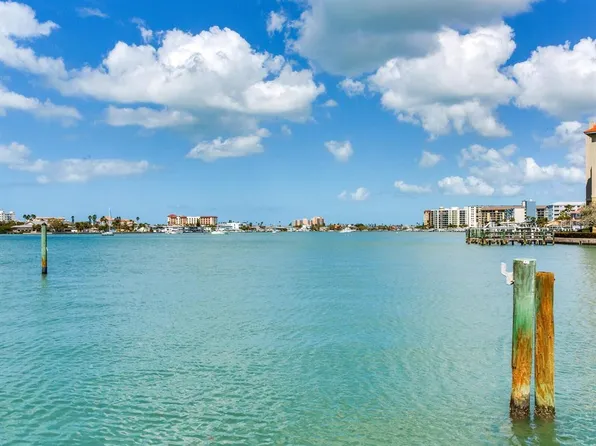 210 Dolphin Point APT B, Clearwater, FL 33767