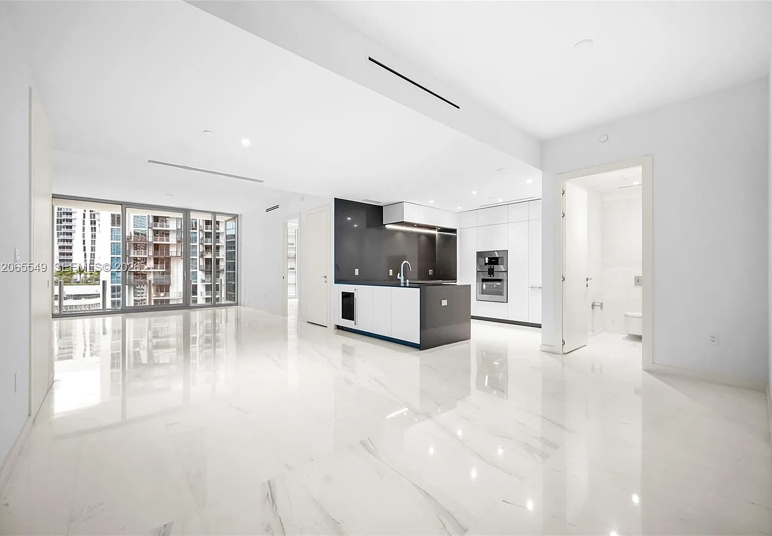 Aston Martin Residences — Photo 3