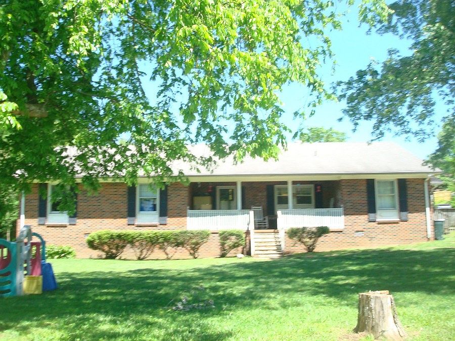 1st image of 114 Meadowbrook Dr