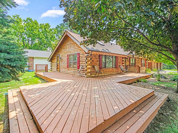 3rd image of 871 Lake Holiday Dr