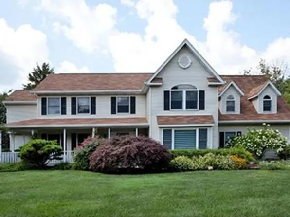 6 S Post Ln, Airmont, NY 10952