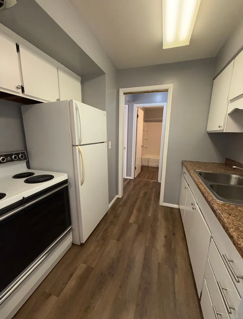South River Apartments (1001) — Photo 3