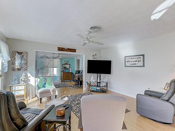 4th image of 1420 Duncan Pl