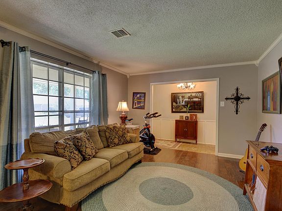 4th image of 409 Corona Dr