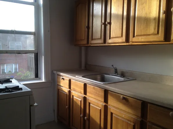 2313 Steinway St, Astoria, NY 11105