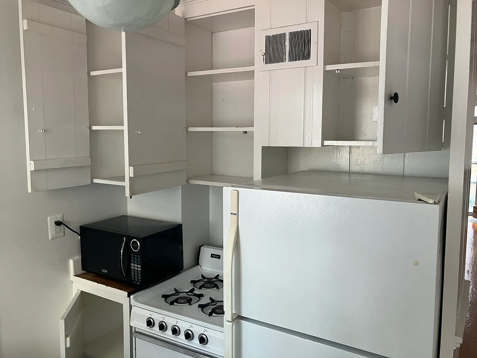 2 bed, 700 sqft, $3,000 — Photo 3