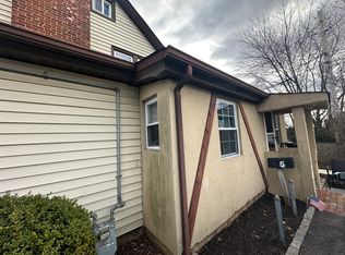 6 Florence Ave APT 5, Syosset, NY 11791