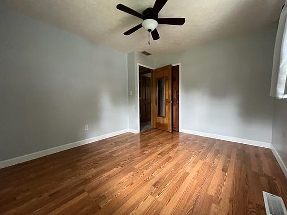 3rd image of 3966 Montevideo Dr