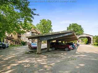 310 Oakbridge Dr, Hurricane, WV 25526