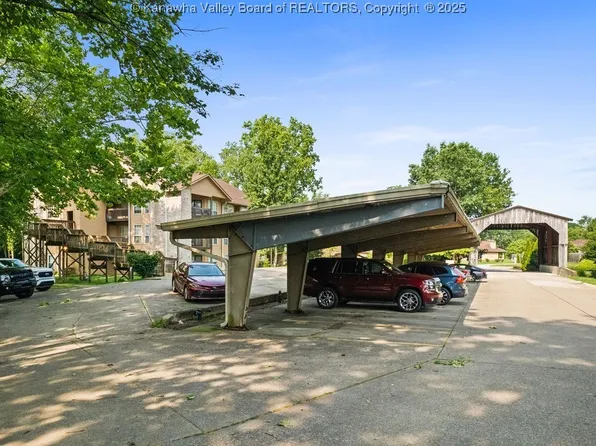 310 Oakbridge Dr, Hurricane, WV 25526