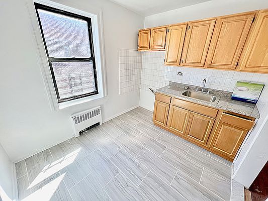 3rd image of 117 E 86th St APT 3F