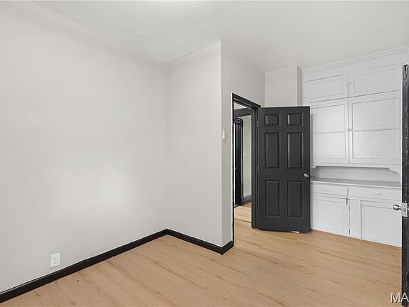 5th image of 3630 Iowa Ave