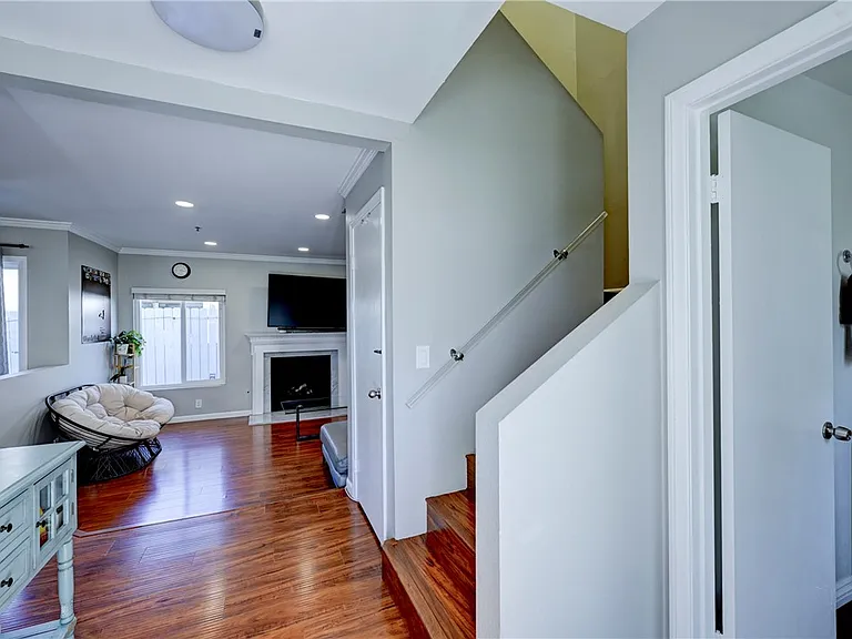 260 Victoria St #5 — Photo 8