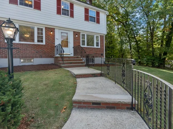 100 Fellsview Rd, Stoneham, MA 02180