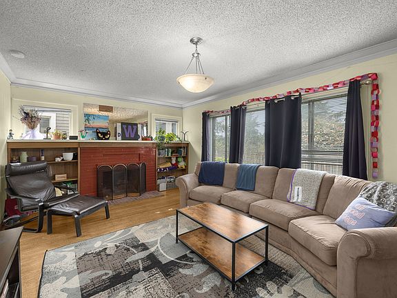 Room for everyone to watch TV and/ or play games