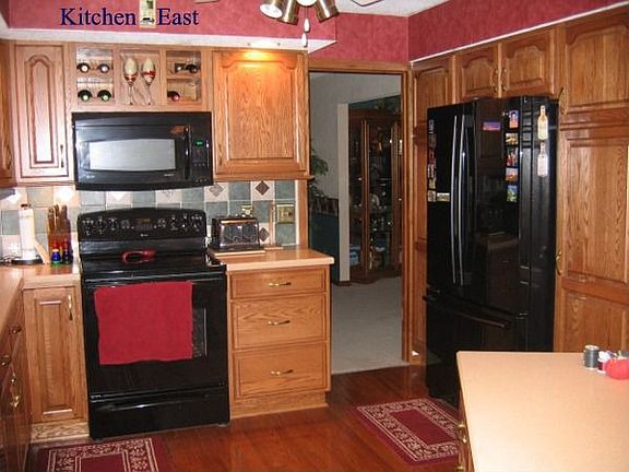 Remodeled Kitchen w/ new appliances