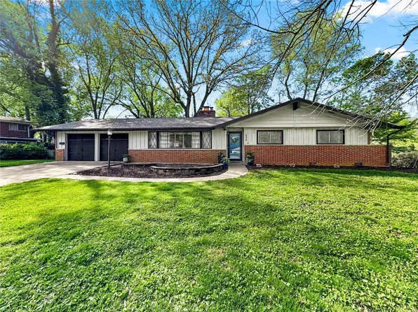 220 Country Club Acre, Belleville, IL 62223