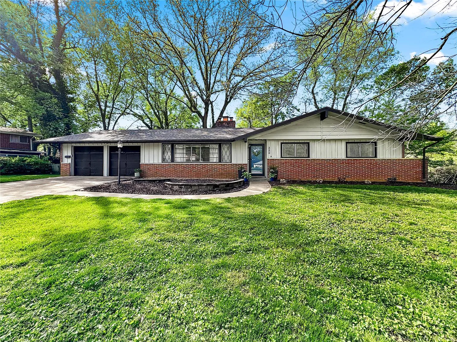 220 Country Club Acre photo 1