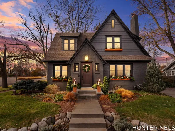 519 S 7th St, Grand Haven, MI 49417