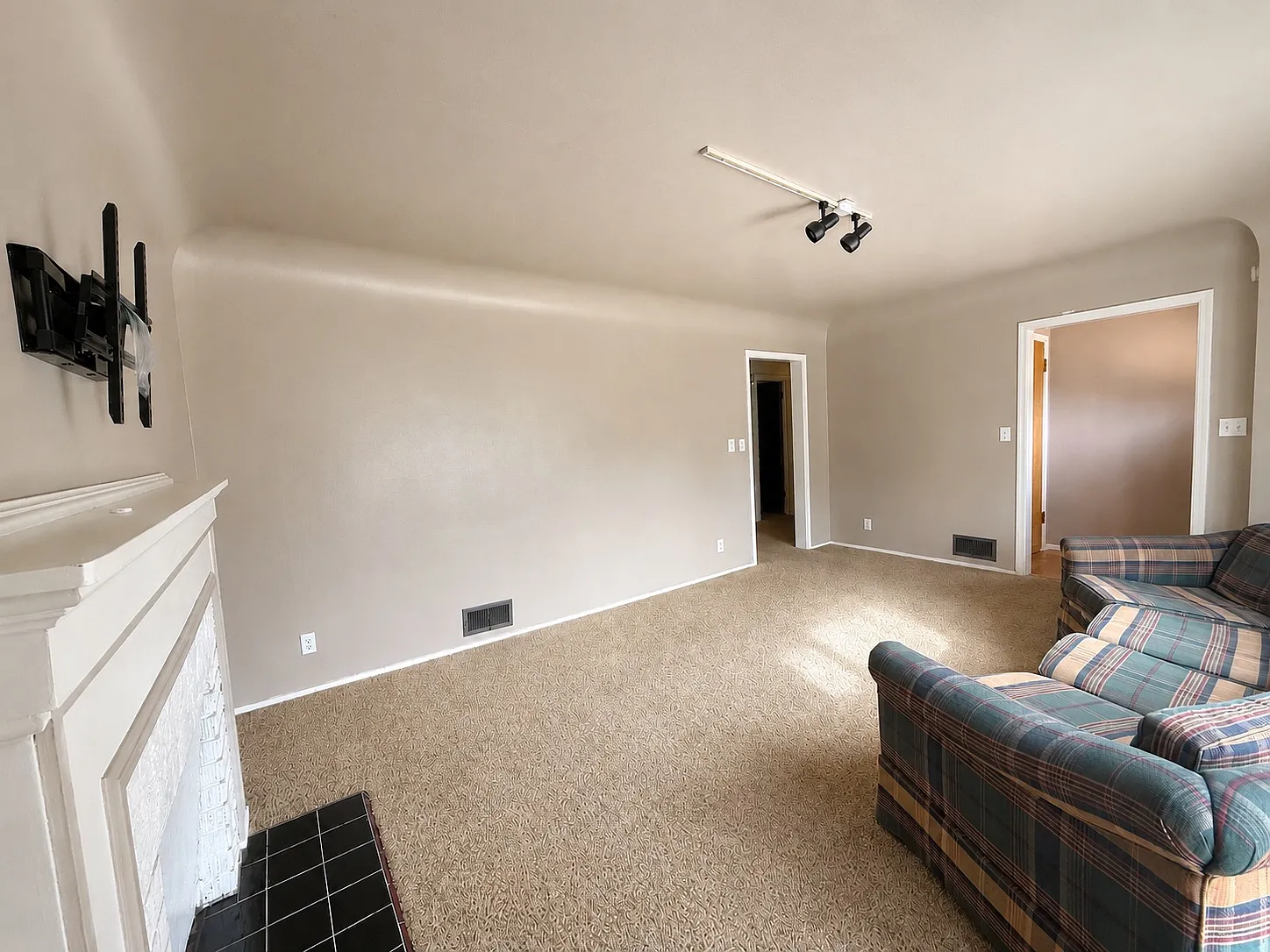 2 bed, 1100 sqft, $1,500 — Photo 4